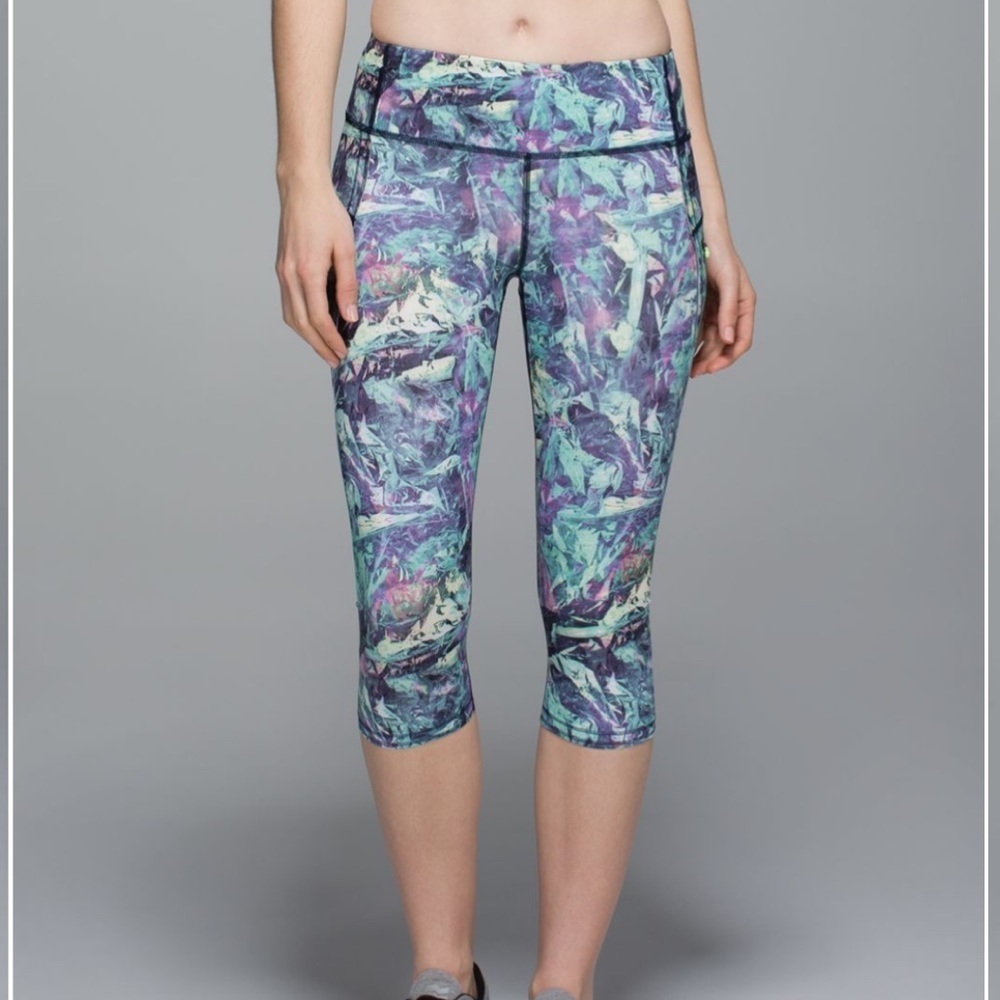 Lululemon Top Speed Crop 19” Iridescent Multi Luxtreme Size 4